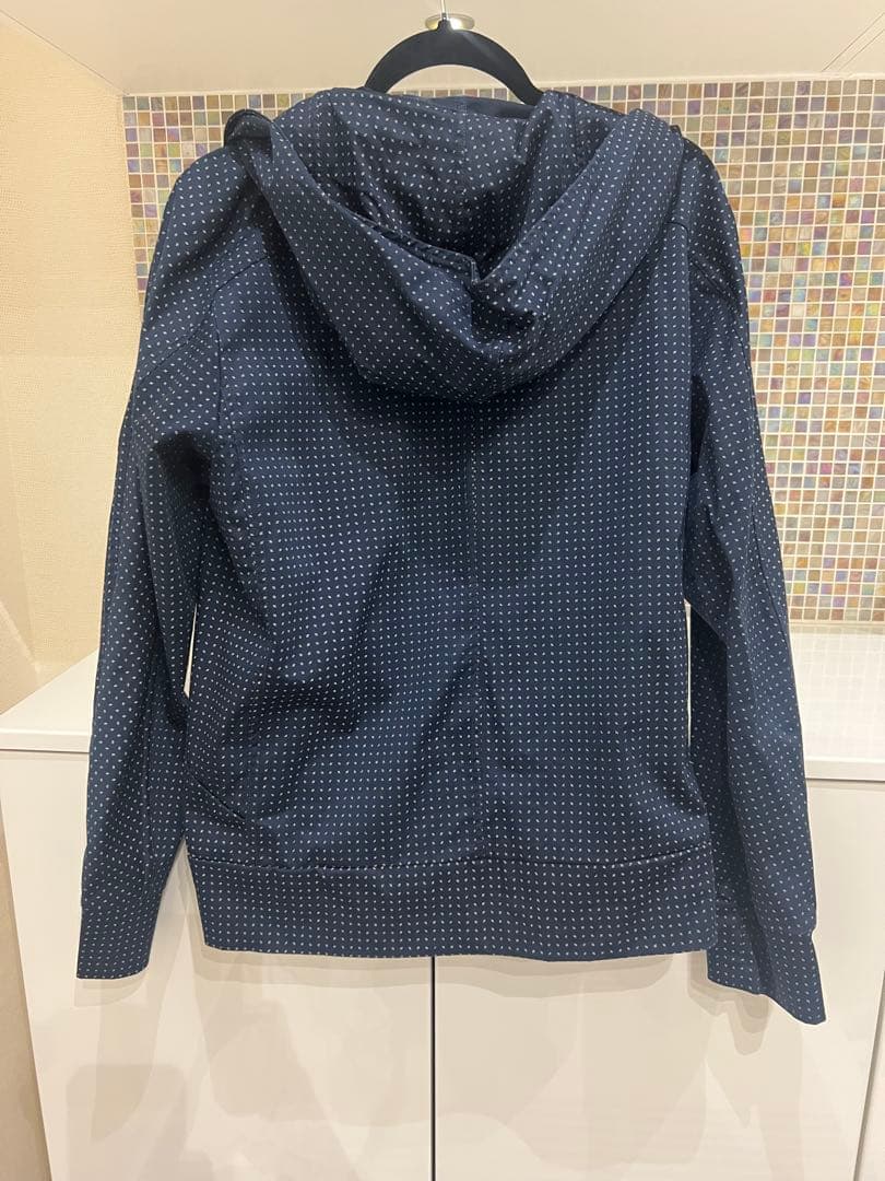 エンポリオアルマーニ　メンズ　アウターネイビー フード付きウィンドブレーカー