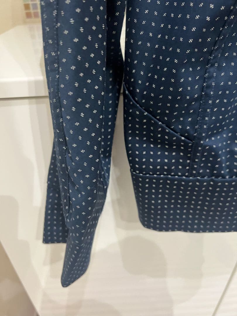 エンポリオアルマーニ　メンズ　アウターネイビー フード付きウィンドブレーカー