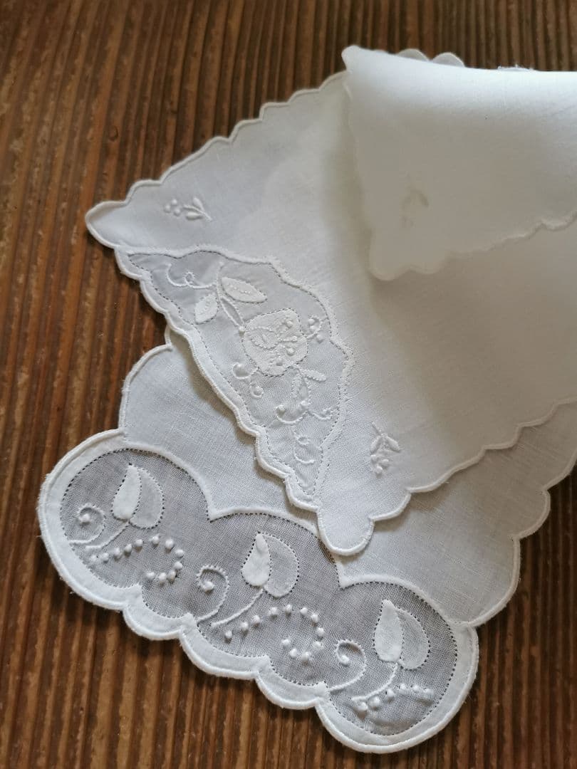 アンティーク カクテルナプキン マディラ/マーガブ刺繍 葉と花のショートクロス