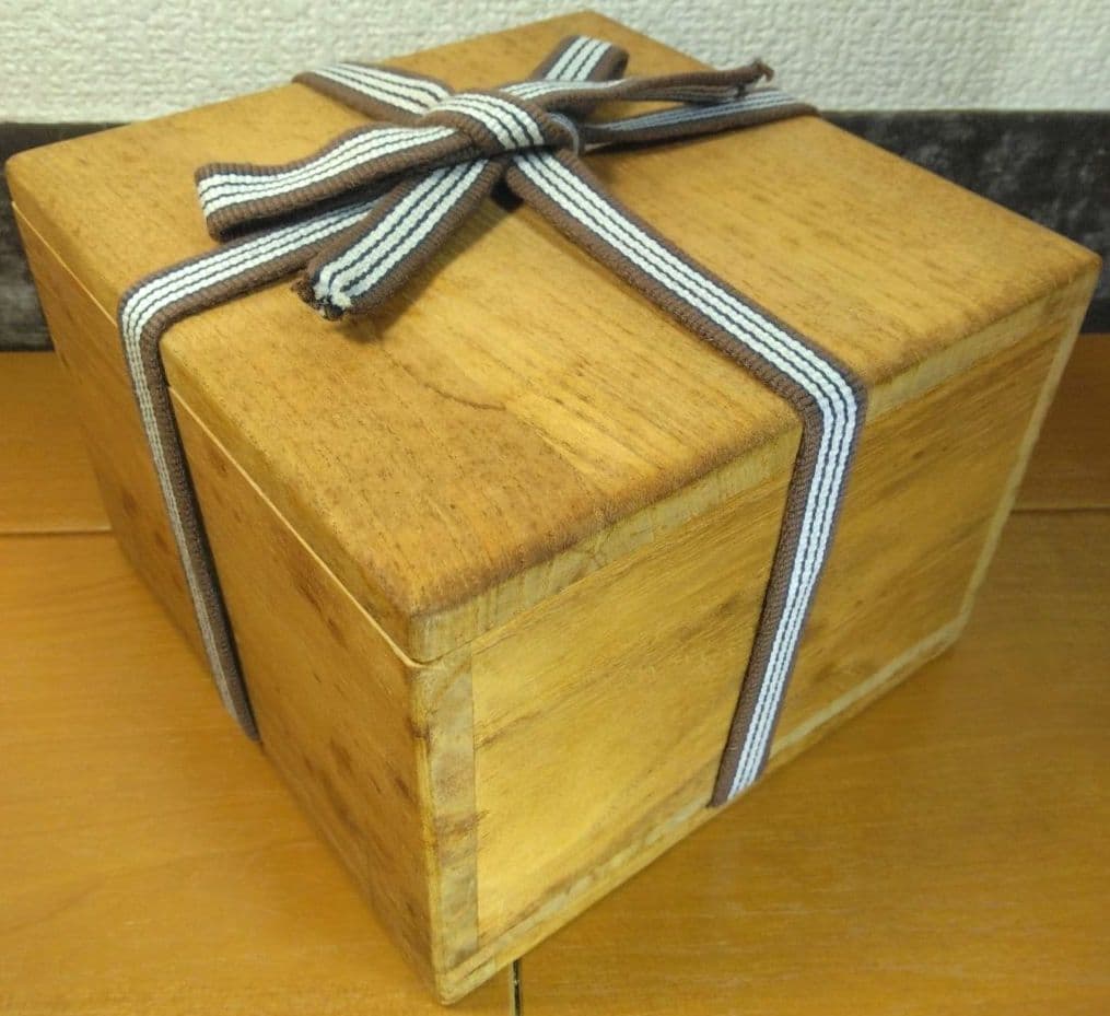 人間国宝 金城次郎 魚紋碗(茶碗,マカイ) 栞 共箱 美品 やちむん 壷屋焼