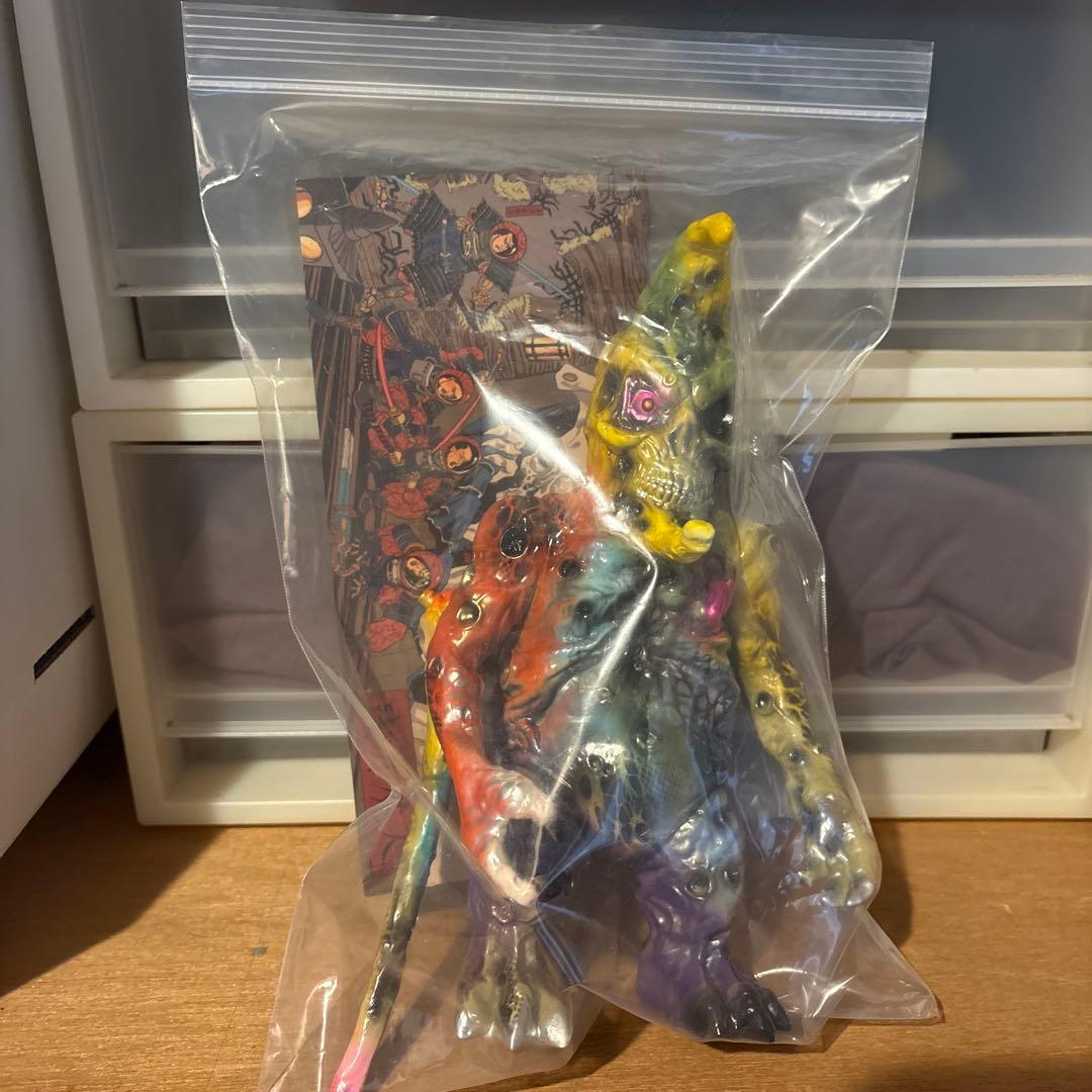 Mad Monk × BLObPUS MAD MOON One offヤモマーク