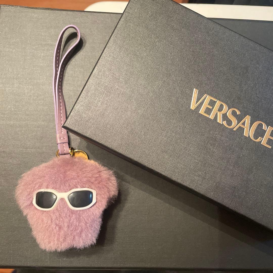 ベルサーチ　モフモフ　ヒョンジン