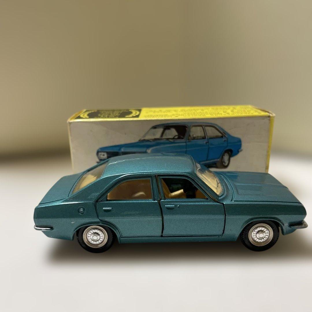 フランスディンキー（France DINKY ）クライスラー 180