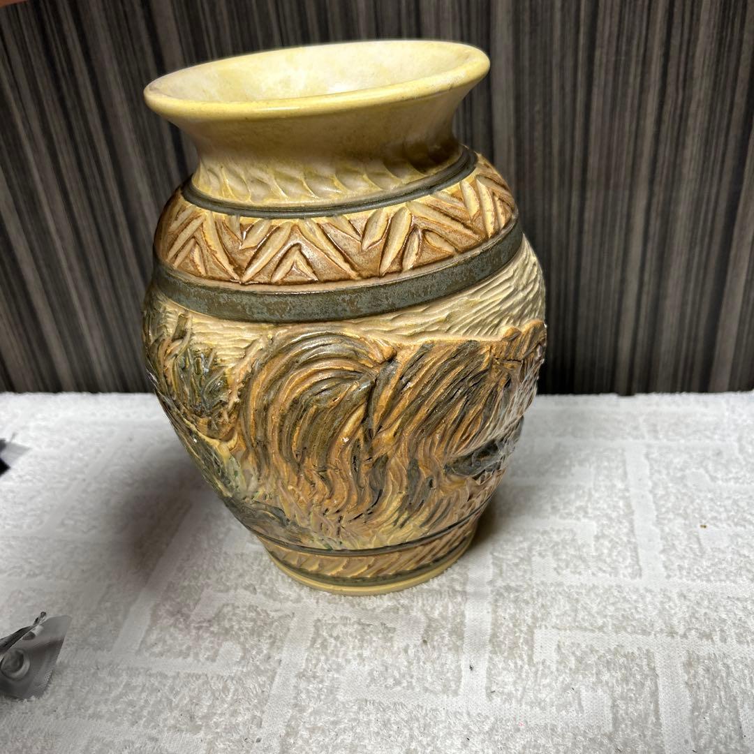 直山造 虎の彫物 花瓶 花器 陶器 レトロ 回顧趣味