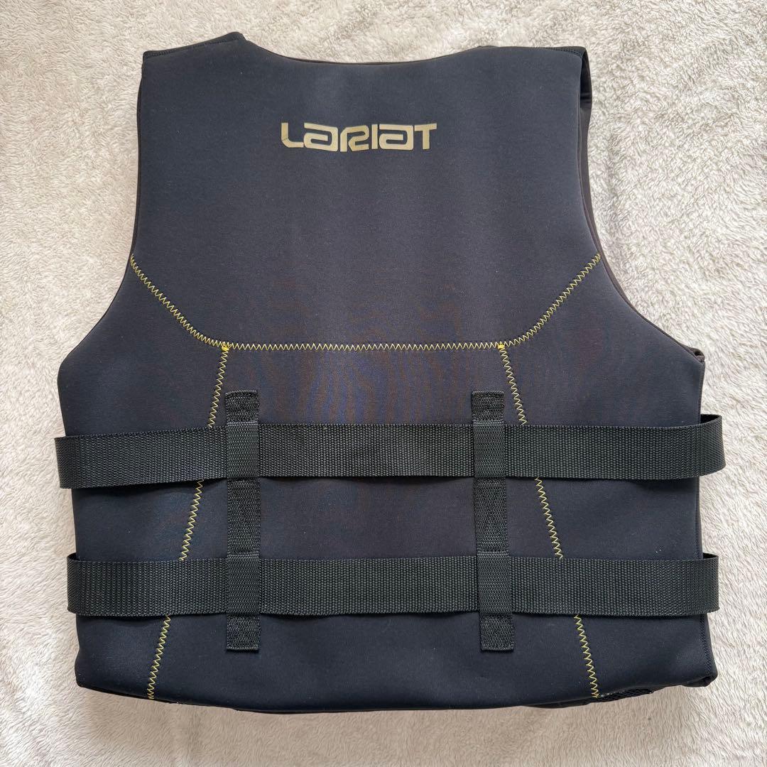 LARIAT ブラック ライフジャケット