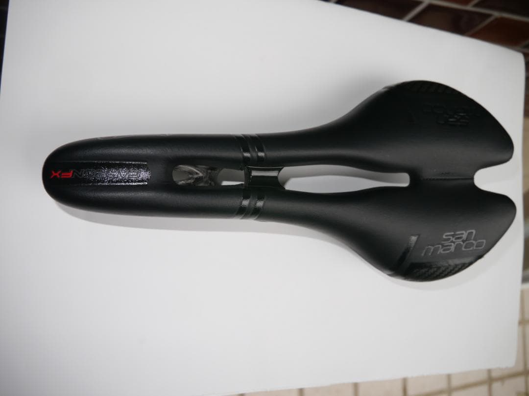 サドル：SELLE SAN MARCO ASPIDE CARBON FXサドル