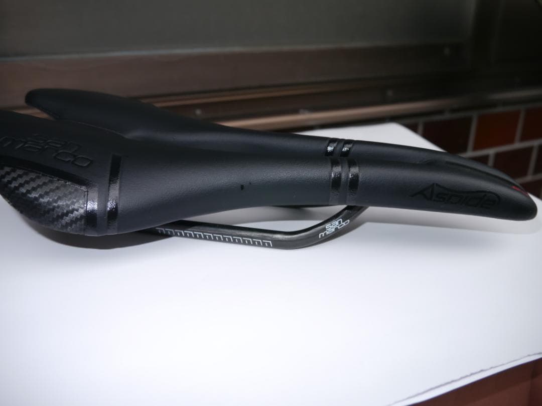 サドル：SELLE SAN MARCO ASPIDE CARBON FXサドル