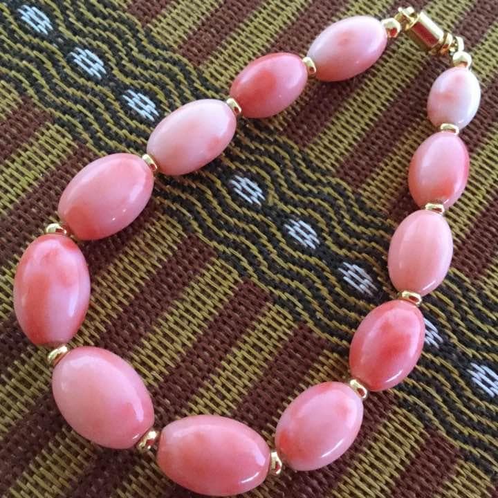 美品 濃色！本珊瑚 オーバルビーズ 幅9.7mmブレスレット 全長約18cm