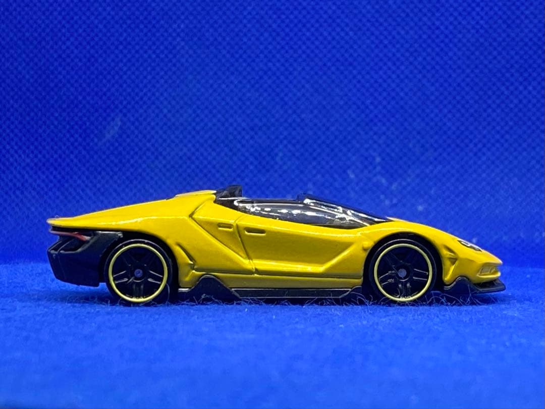 Hotwheels '16 L. Centenario Roadster 黄