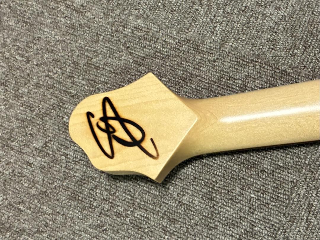 saitias guitars Lorentz 4 Std　軽量ヘッドレスベース