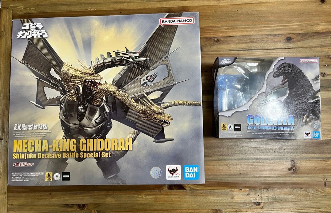 チ*ギ様 モンスターアーツ　ゴジラ　メカキングギドラ