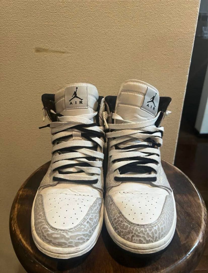 Nike Air Jordan 1 Retro High ホワイトエレファント