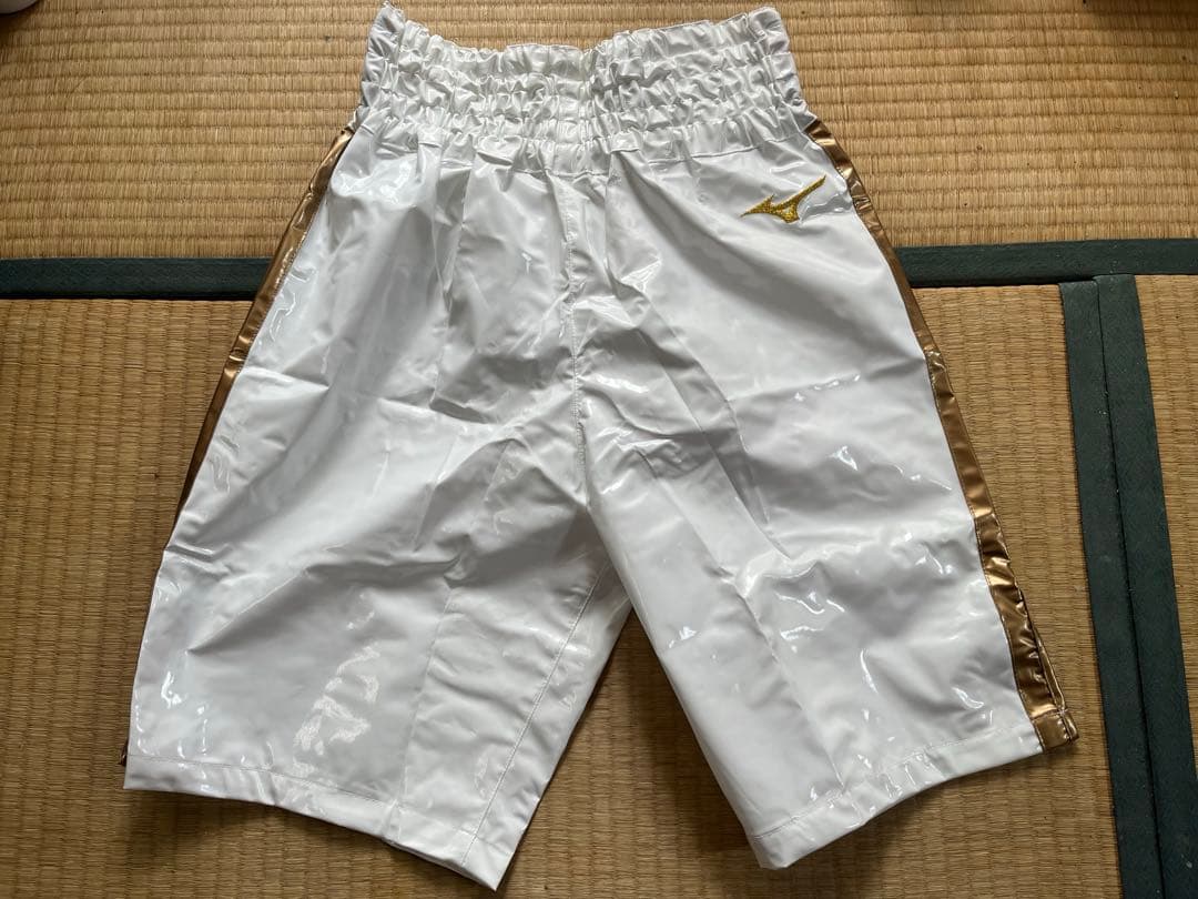 ミズノ製エナメルボクシングショーツ （白/ゴールド）※Lサイズ