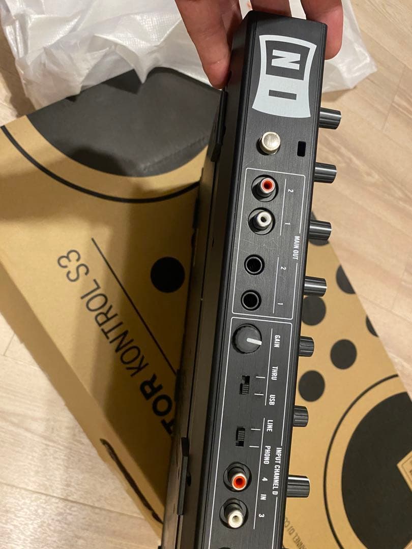 Native Instruments KONTROL S4 DJコントローラー