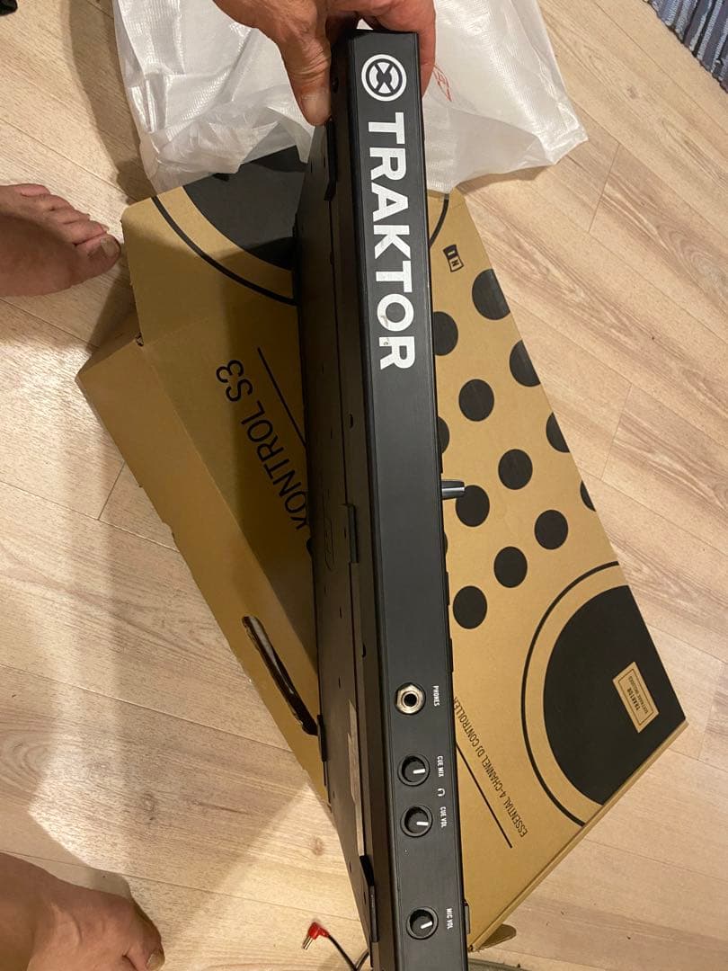 Native Instruments KONTROL S4 DJコントローラー