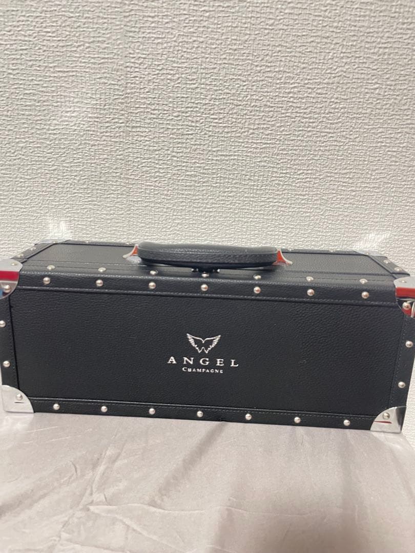 「新品」エンジェル　シャンパン　ブラック　ケース付き