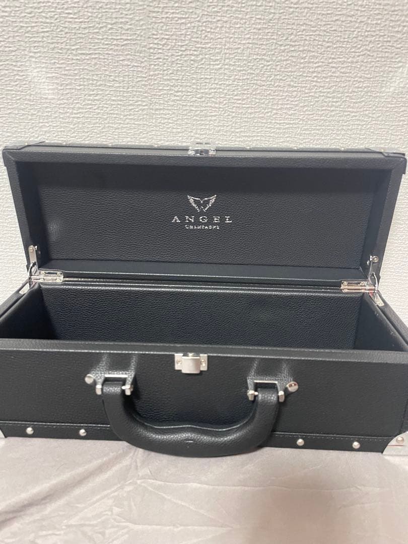 「新品」エンジェル　シャンパン　ブラック　ケース付き