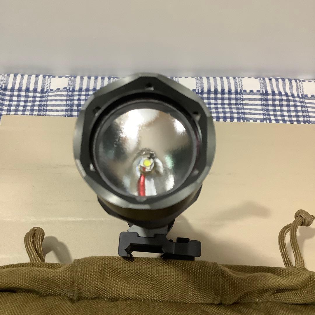 SUREFIRE製 旧型のM962 カスタムLED バルブ付き