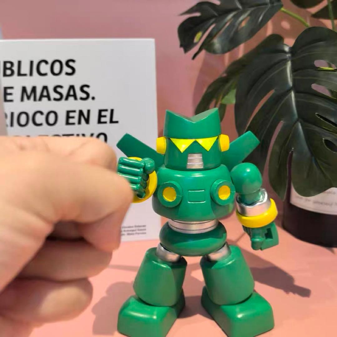 クレヨンしんちゃん カンダムロボット 光るロボットフィギュア