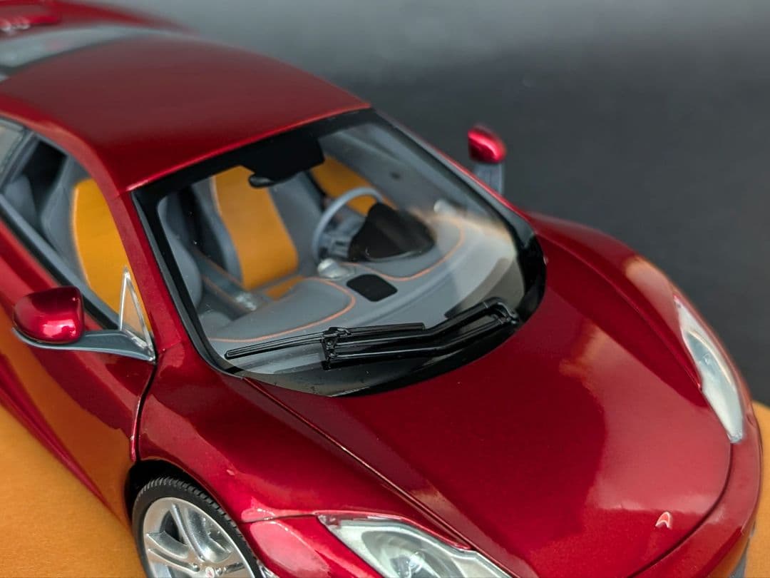 ミニチャンプス 1/18 McLaren MP4-12C