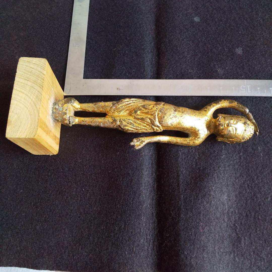 古代の金色の仏像