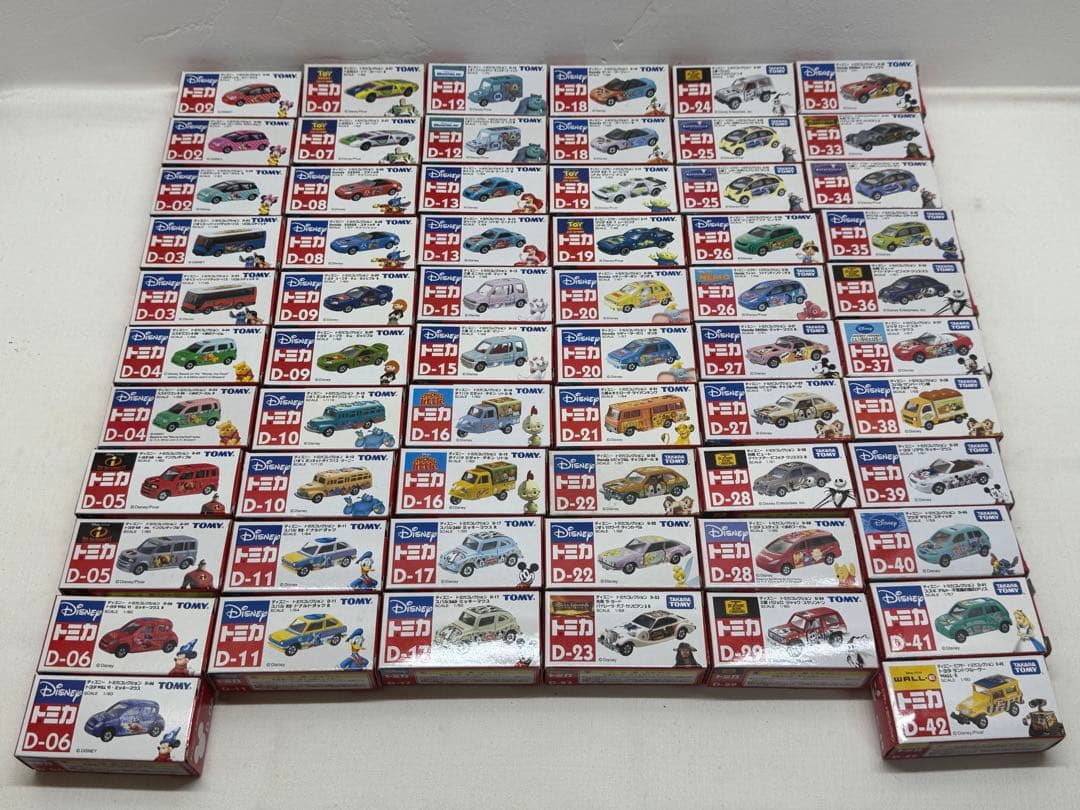 新品　トミカ　ディズニー　ミニカー　62台 まとめ売り！