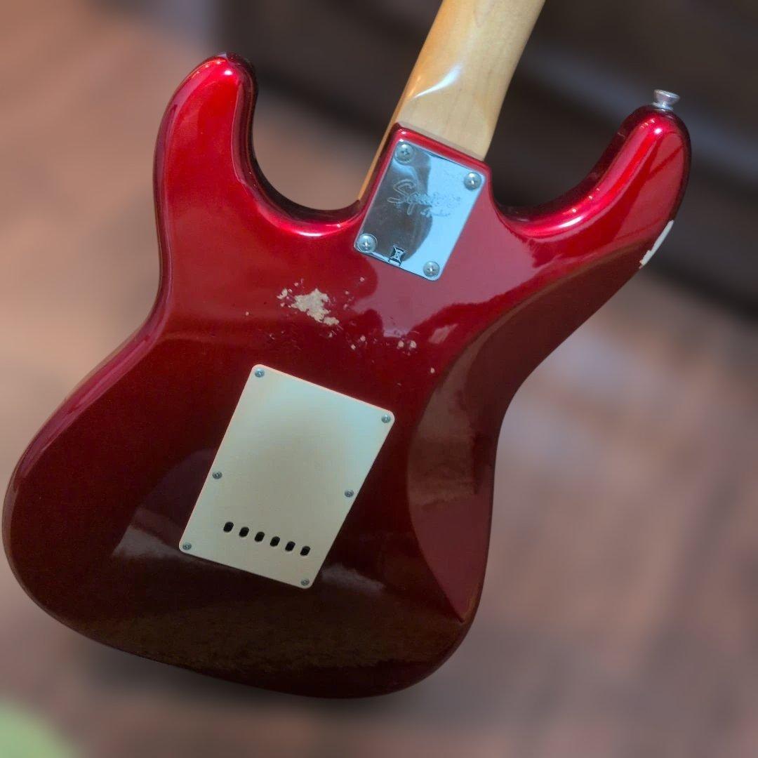 Squier Stratocaster　ジャンク傷あり。 エレキギター レッド