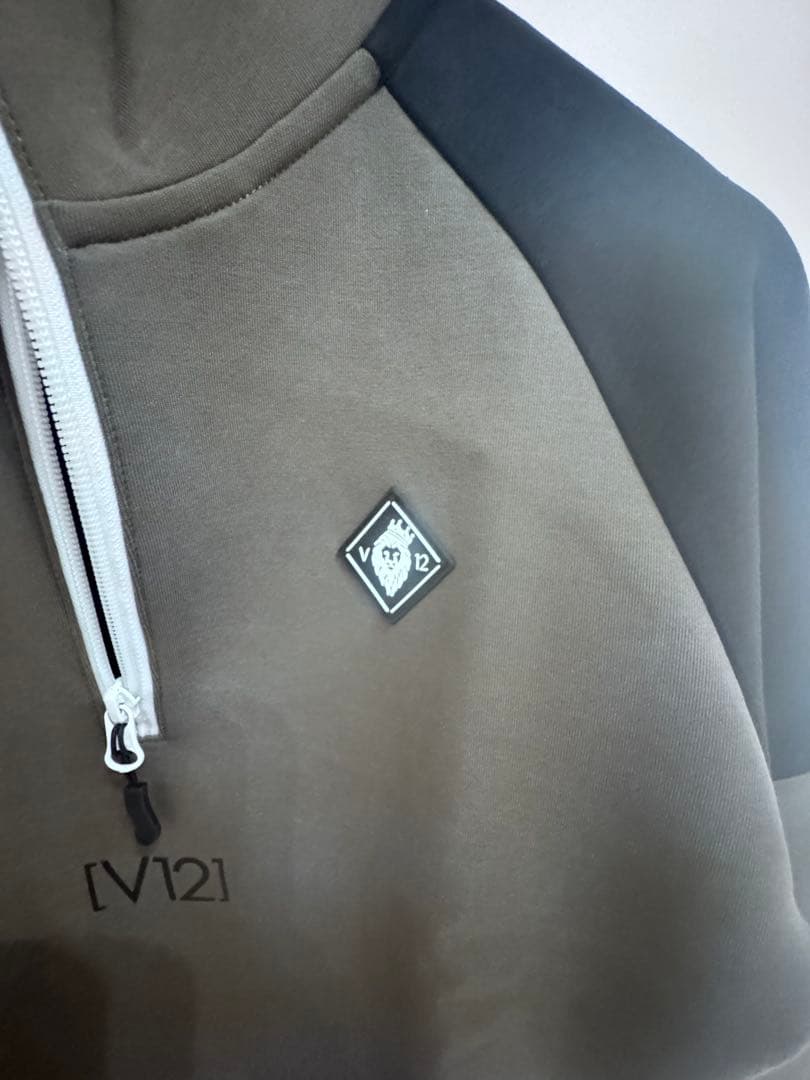 V12 オリーブ色 サイズS