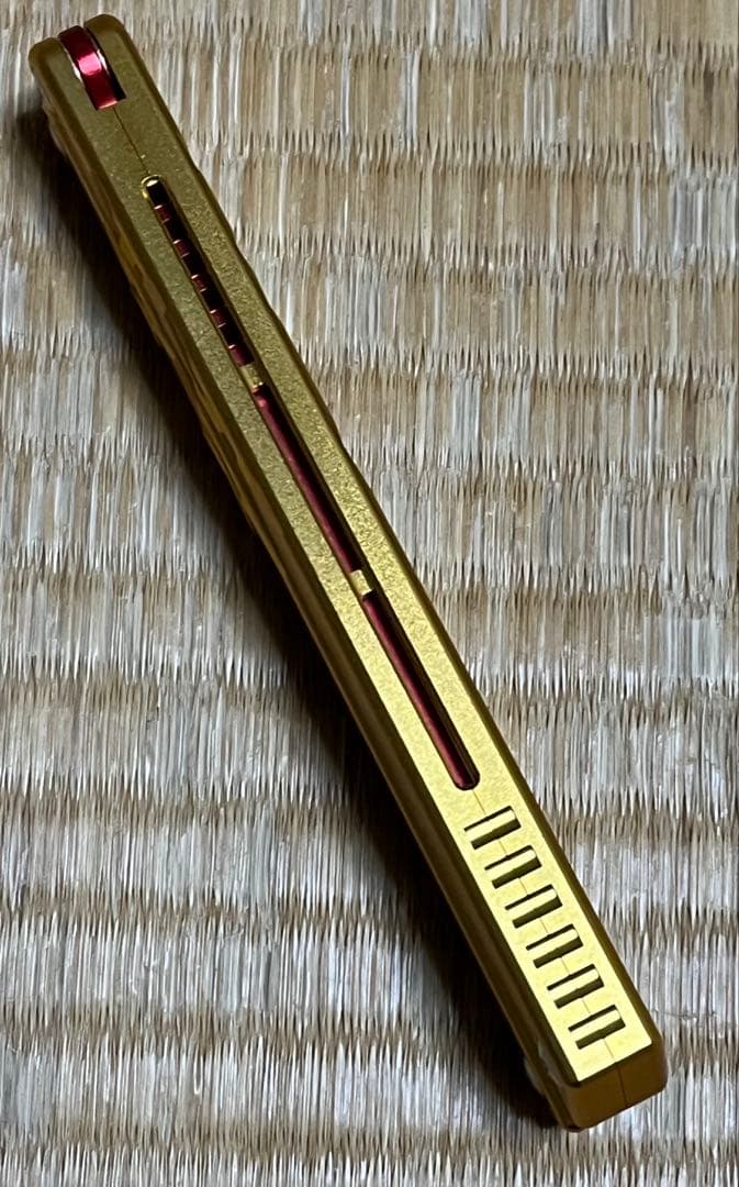 バタフライナイフトレーナー　swordfish clone