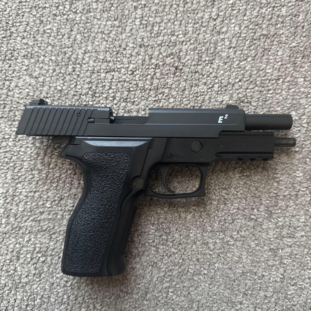 【成約済:マツさん】SIGP226ハンドガン弾倉2本、ホルスター付き(エアガン)