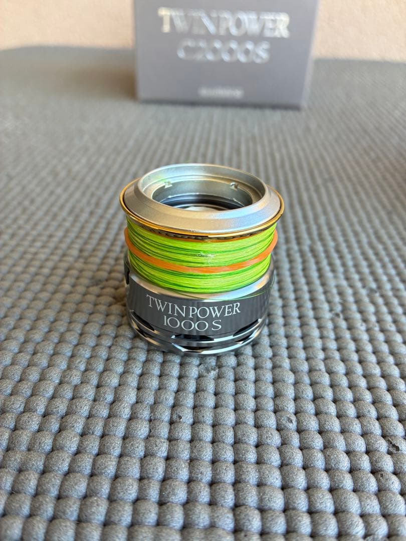 Shimano 11ツインパワーC2000S C 1000Sスプール付き