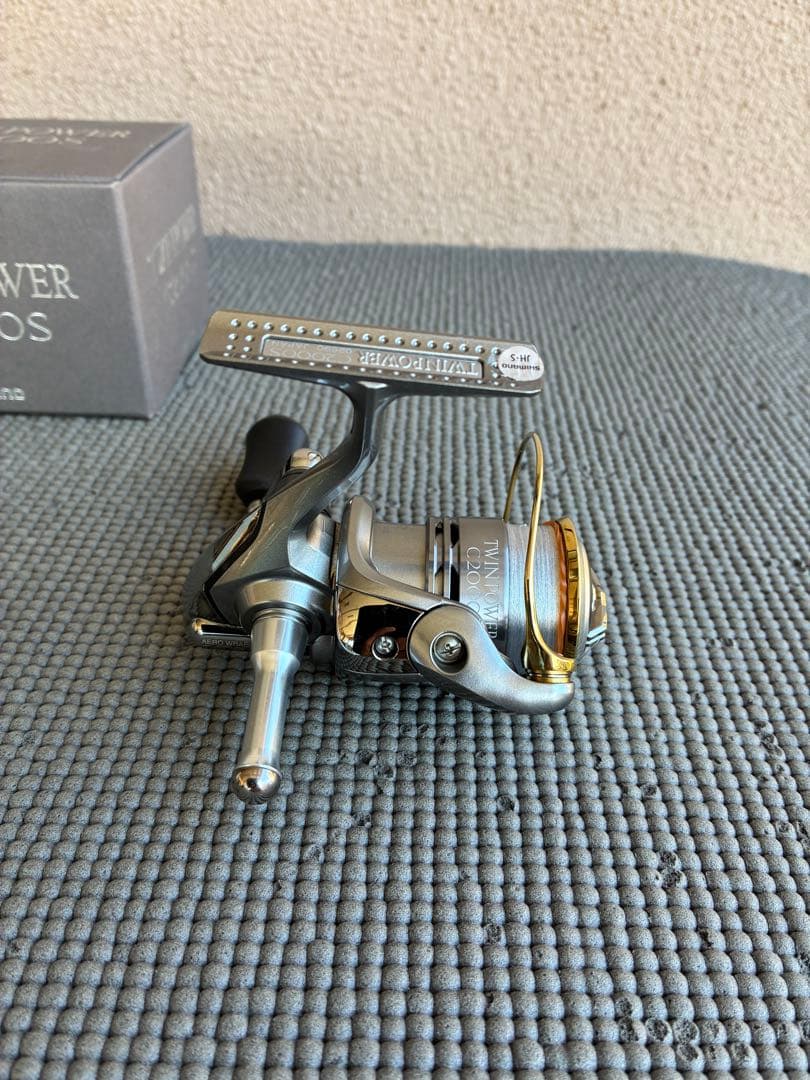 Shimano 11ツインパワーC2000S C 1000Sスプール付き