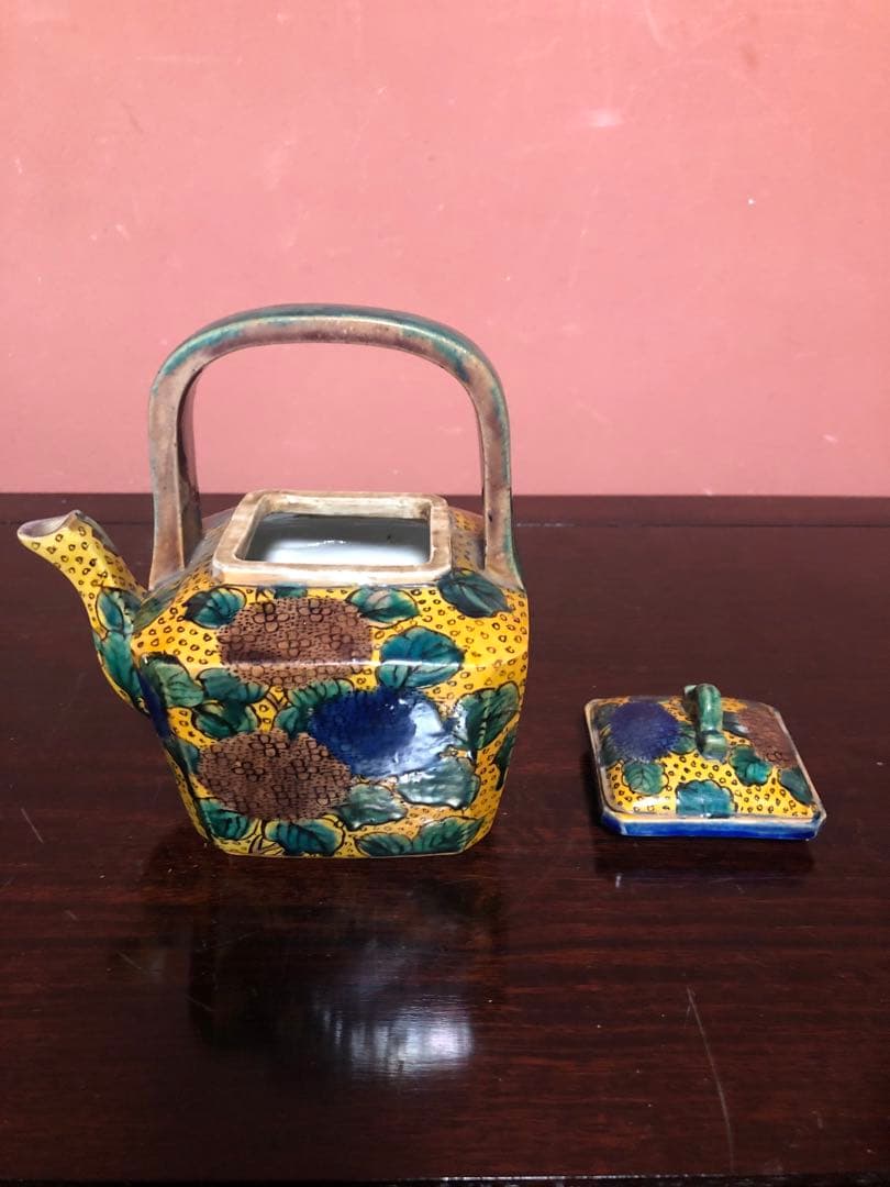 蔵にあった稀少な青手古九谷の水注