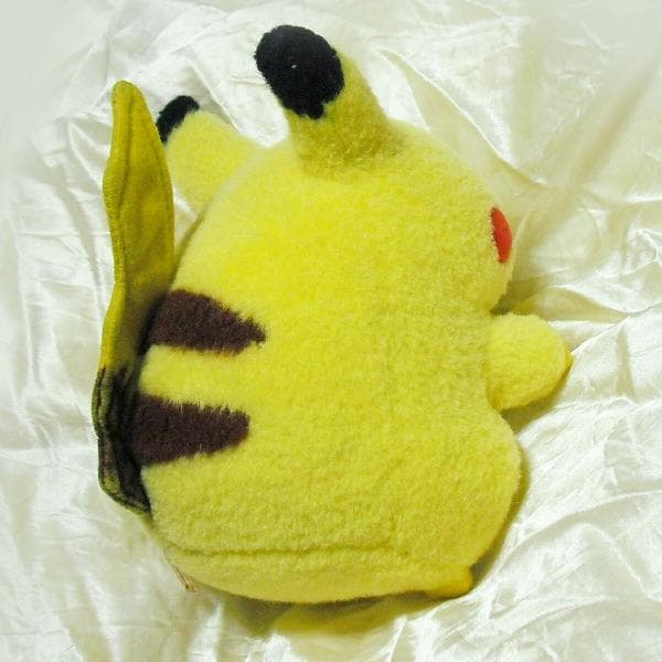 (●゜ω゜●) ピカチュウ ぬいぐるみ 初期ピカ トミー おなかを押すとなくヨ!