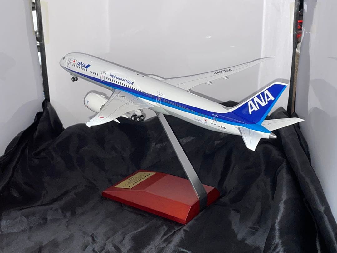 [美品] 1/200 ANA B787-9 空中姿勢 JA830A 全日空商事