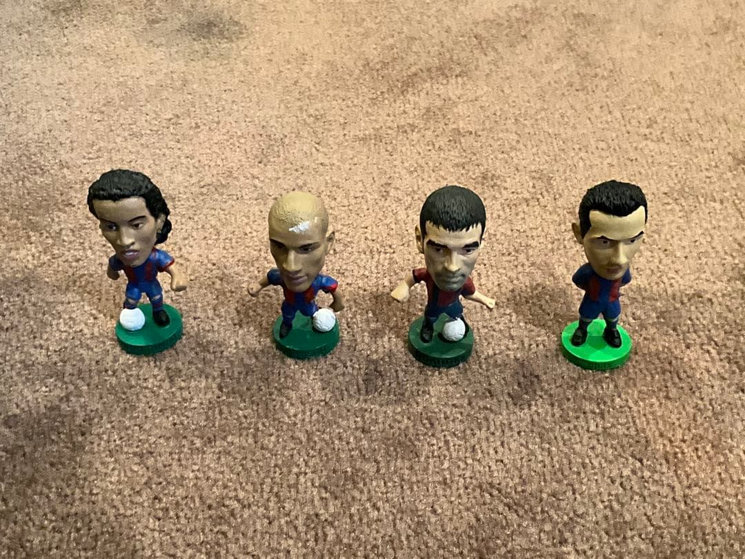 サッカーフィギュアセット　箱入り17個　ばら29体