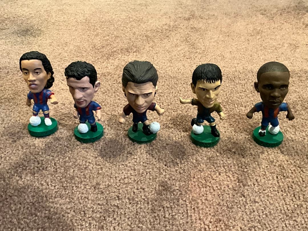 サッカーフィギュアセット　箱入り17個　ばら29体