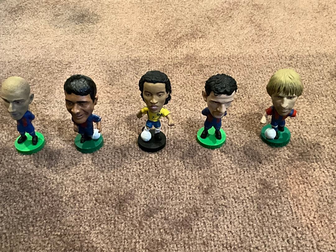 サッカーフィギュアセット　箱入り17個　ばら29体