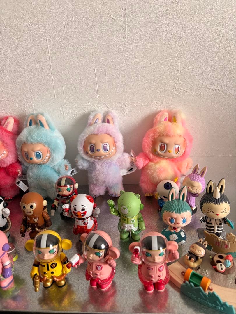 POPMART ラブブ、モリー等　フィギュアセット