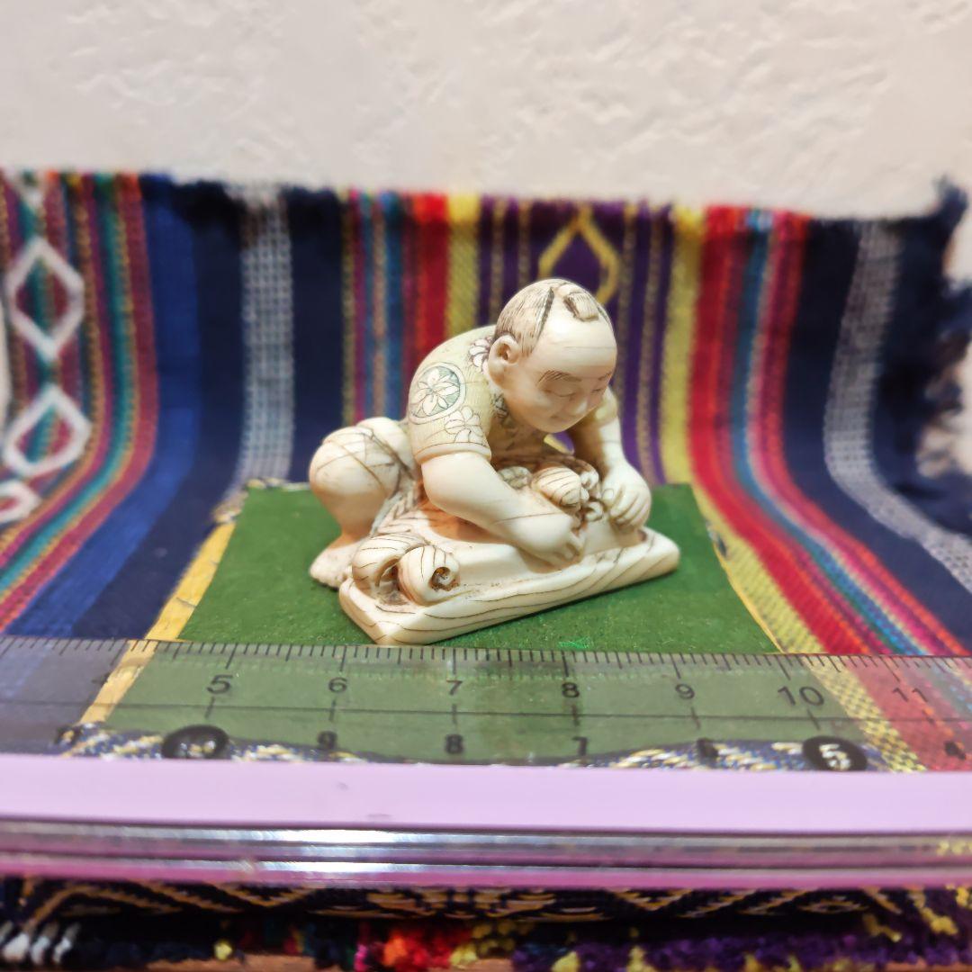 時代提物 彩色人物根付 天然素材 在銘【江戸の暮らし】高さ約4cm 重さ約28ｇ