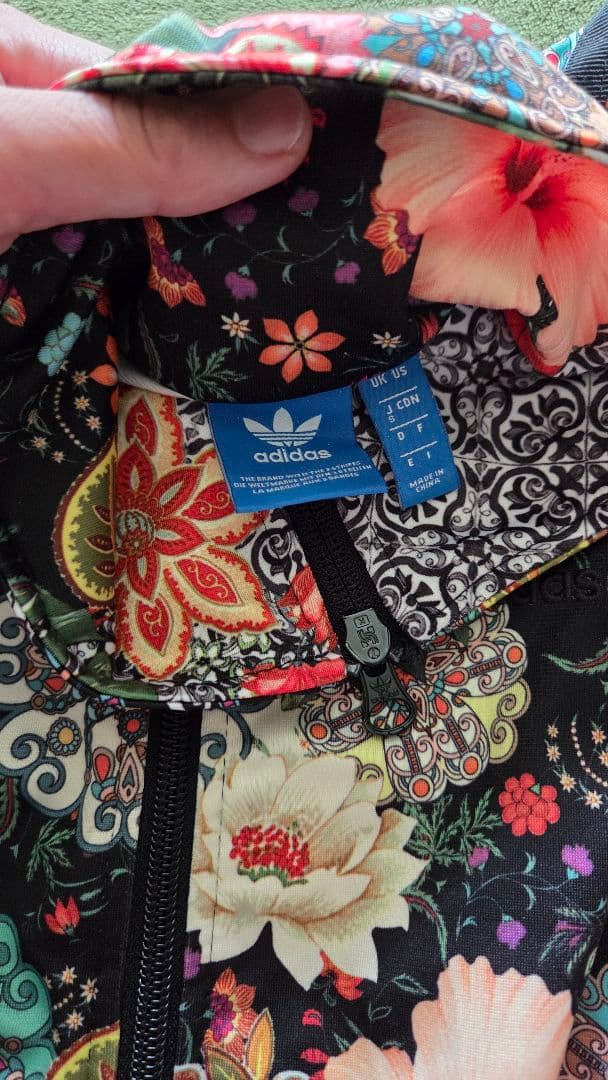 アディダスセットアップ(タンクトップ+パンツ+ジャージ)3点セット