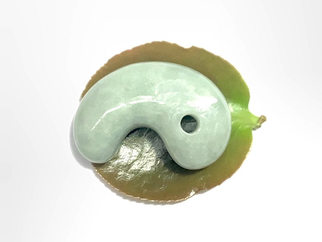 お身近に✳品質*価格に自信の糸魚川翡翠勾玉　守護石*お守りに　鑑別書取得の本物を