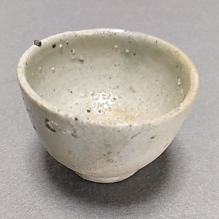 李朝白磁ぐい吞み　李朝堅手ぐい吞み