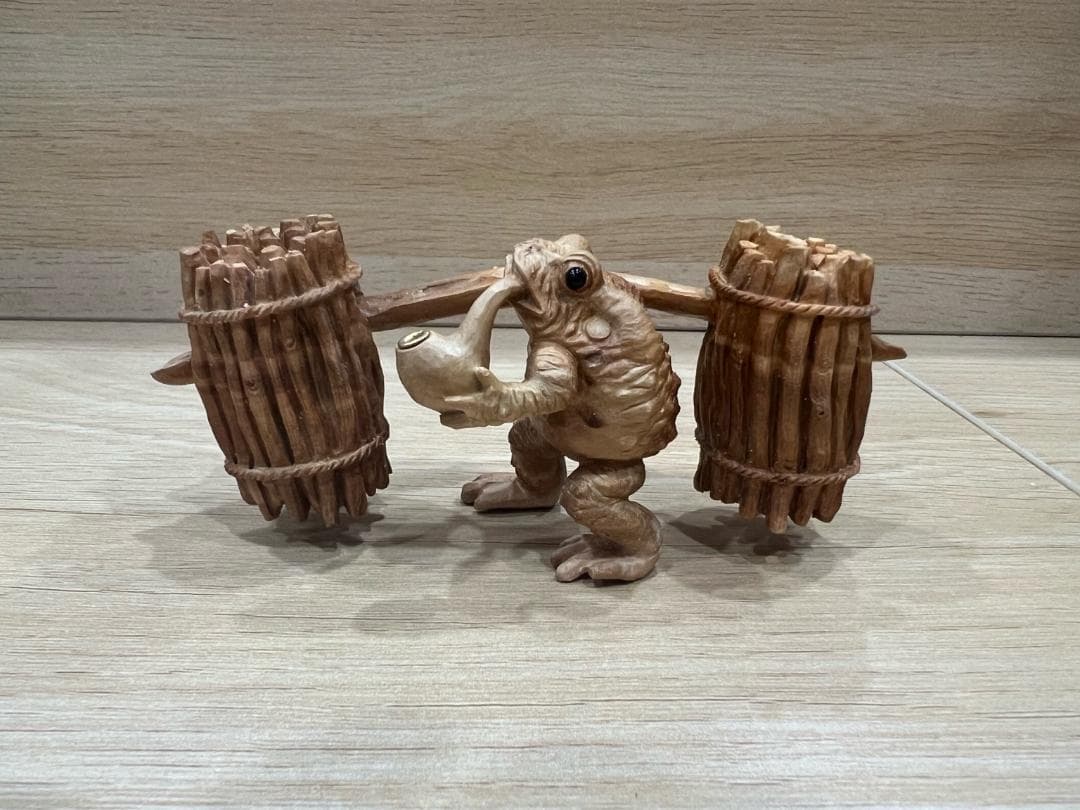 世界名家 木彫り彫刻作品《力持ち蛙》 牙柏木製 一点物 手工芸品