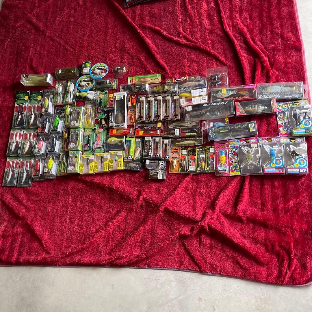 まとめ売り バス釣りルアー、ワーム、フック、シンカー、ケースなど小物大量セット