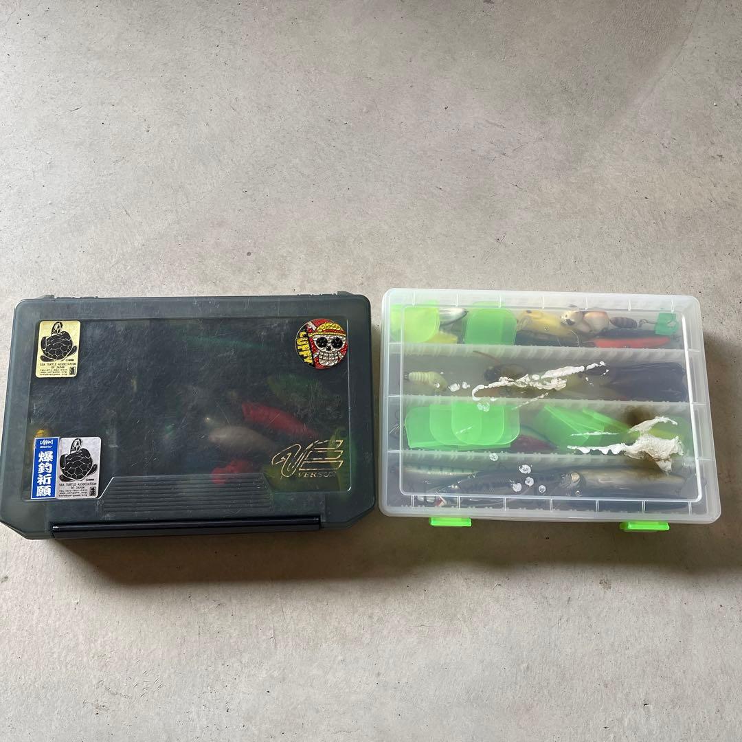 まとめ売り バス釣りルアー、ワーム、フック、シンカー、ケースなど小物大量セット