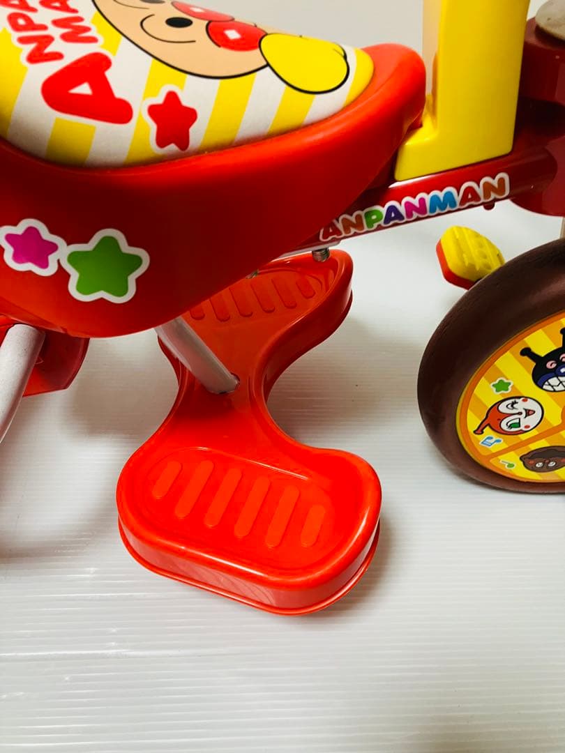 おでかけ三輪車 わくわくアンパンマンごう ピースII レッド