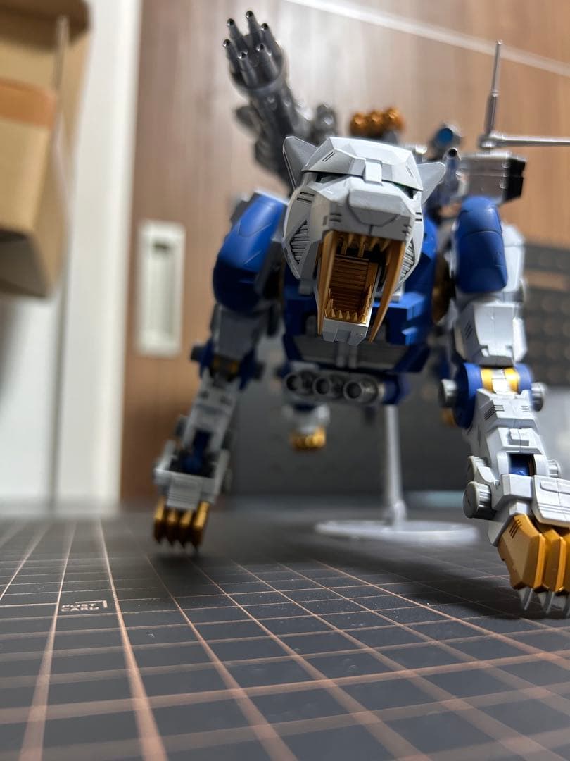 ゾイド　タカラトミー　リアライズ　セイバータイガー(共和国仕様)