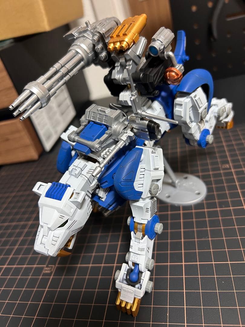 ゾイド　タカラトミー　リアライズ　セイバータイガー(共和国仕様)