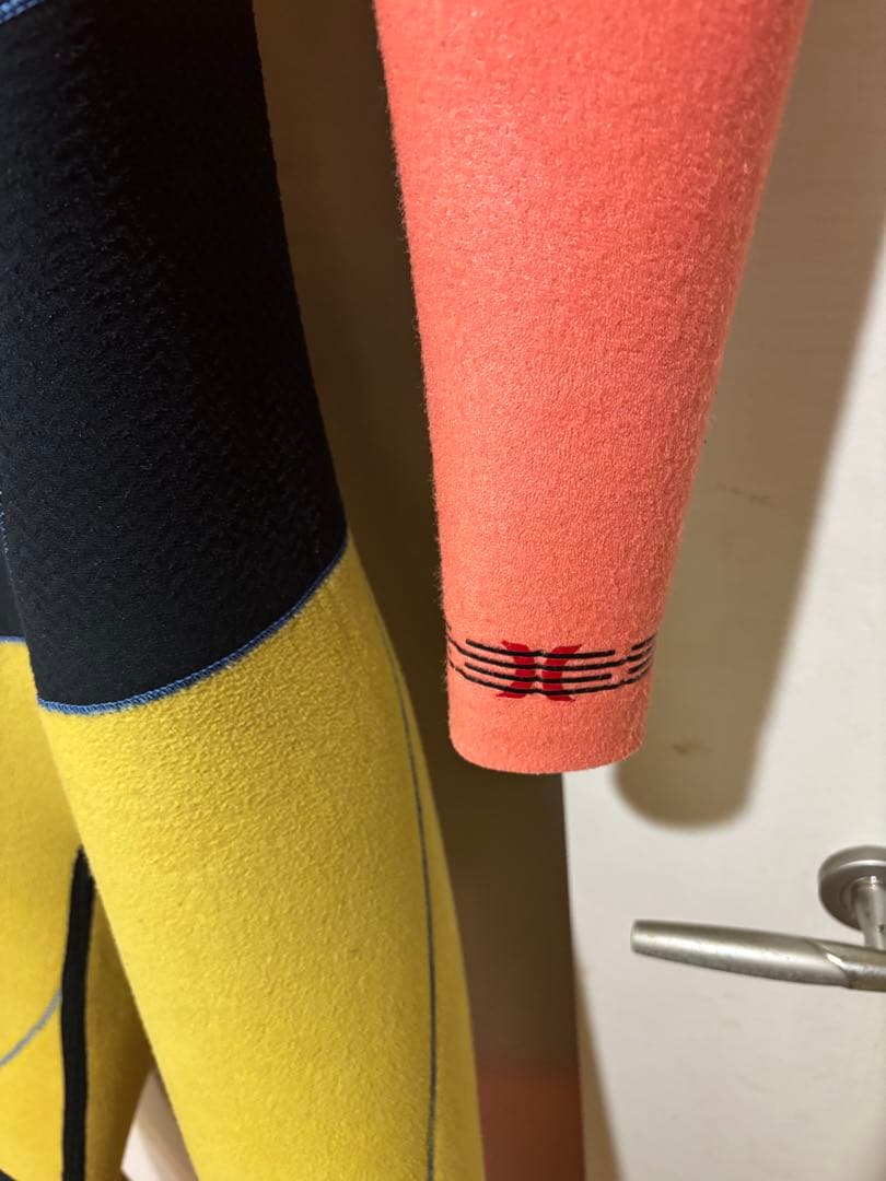 使用少なめ！　Hurley　セミドライ　チェストジップ　XLサイズ相当　日本製